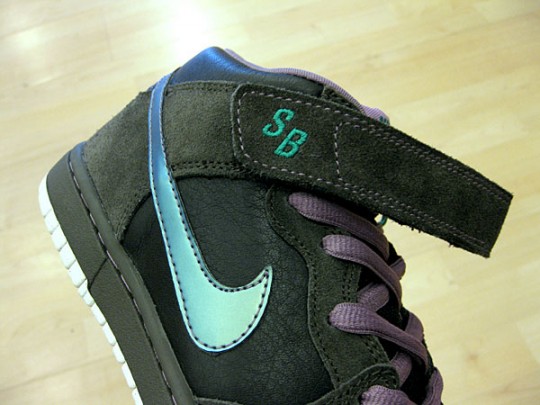 nike-sb-northern-lights-dunk-mid-premium-quickstrike-3-540x405