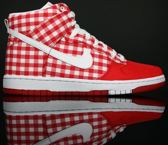 Nike WMNS Dunk High Skinny – Challenge Red Tablecloth