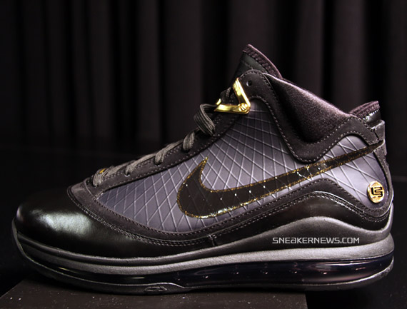 Nike Air Max LeBron VII - Black - Metallic Gold - Upcoming Colorway