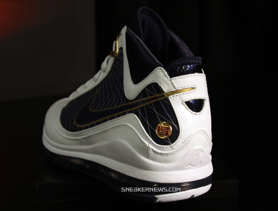 air-max-lebron-vii-white-navy-gold-03