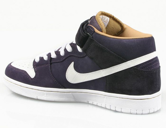 dunk-mid-sb-abyss-01