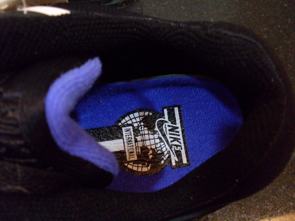 nike-air-classic-bw-black-persian-violet-2008-sample-9