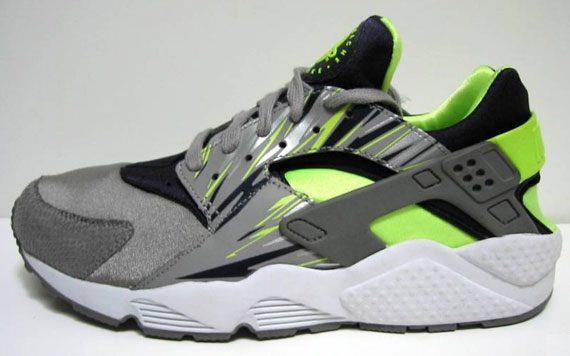 nike-air-huarache-charcoal-volt-1