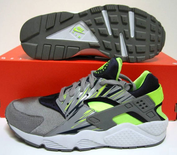 nike-air-huarache-charcoal-volt-2