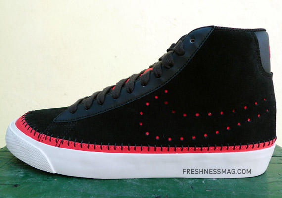 nike-blazer-black-red-holiday-09-01