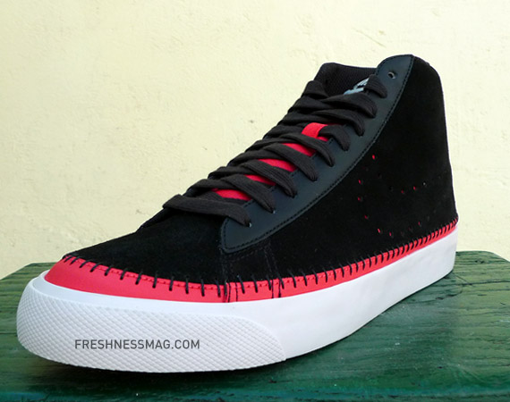 nike-blazer-black-red-holiday-09-02