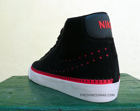 nike-blazer-black-red-holiday-09-03