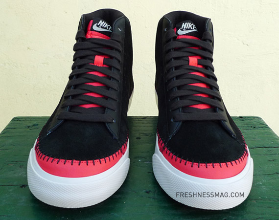 nike-blazer-black-red-holiday-09-04