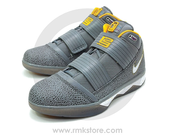 nikezoomlebronsoldier3iiigreyrep-4