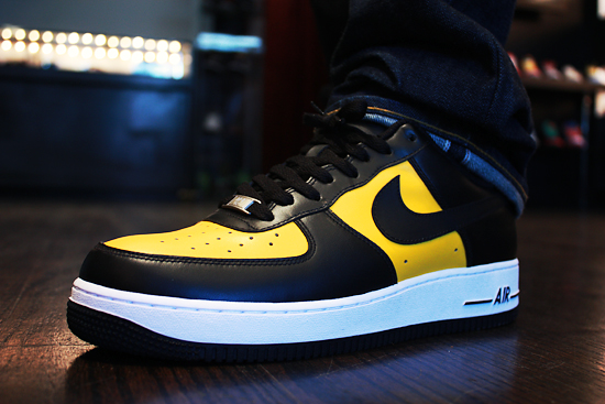 Nike Air Force 1 – Black – Yellow + Obsidian – White