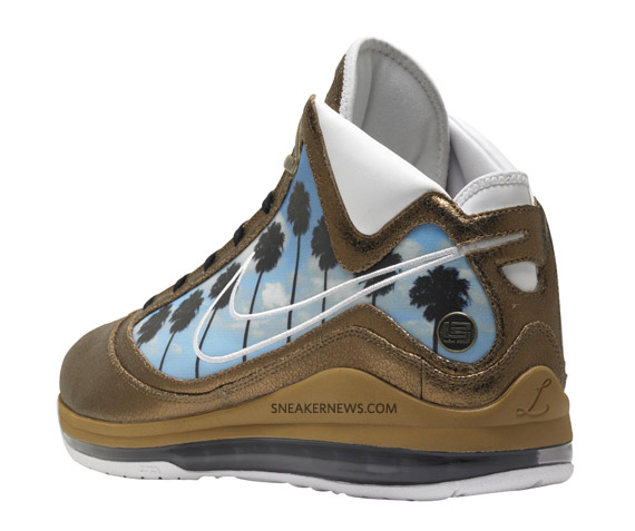 LA_Lebron7_Artist_ToeAway_Left