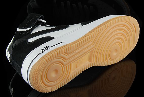 af1-blackwhite-gum-02