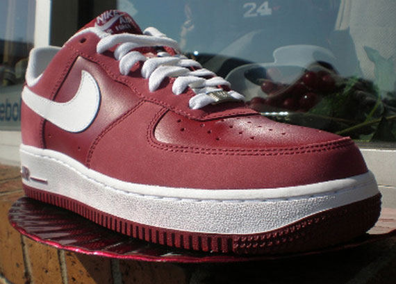 Nike Air Force 1 Low - Red Nubuck