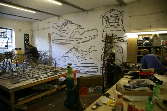 nike-sportswear-benedict-radcliffe-35-meter-air-max-1-02-570x380