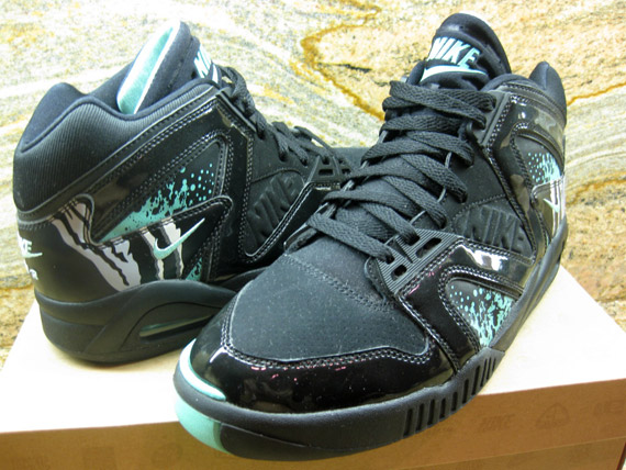 Nike Air Tech Challenge Hybrid – Black – Azure – Sample