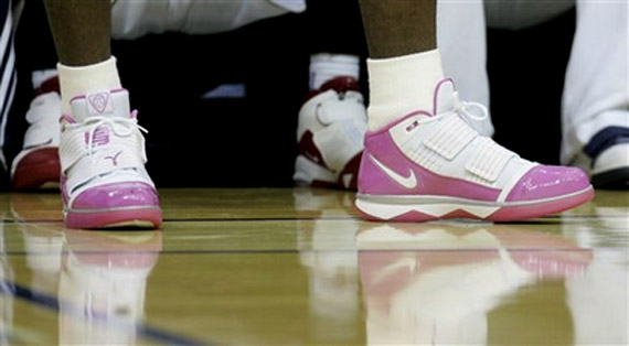 lebron-think-pink-zoom-soldier-III-1