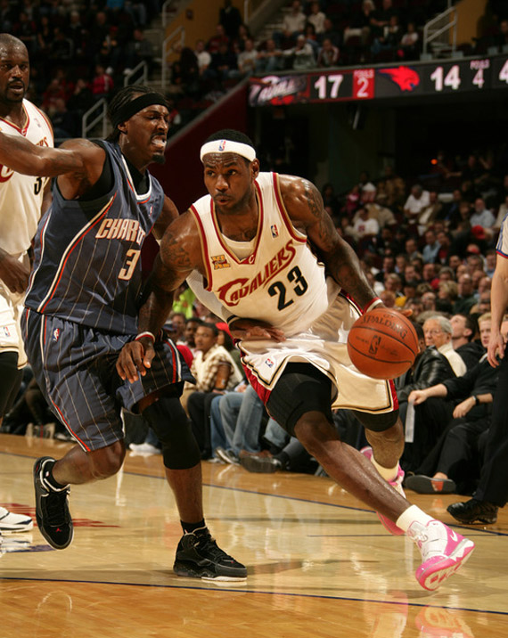 lebron-think-pink-zoom-soldier-III-2