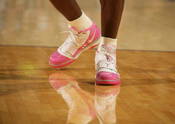 lebron-think-pink-zoom-soldier-III-4