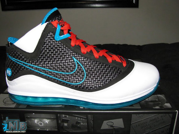 nike-air-max-lebron-VII-red-carpet-detail-5