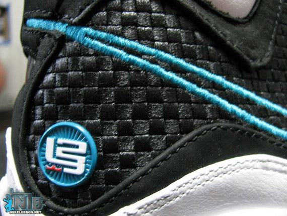 nike-air-max-lebron-VII-red-carpet-detail-8