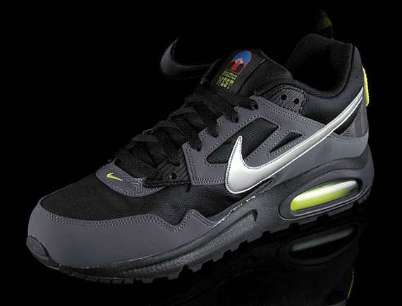 nike-air-max-skyline-black-silver-volt-2