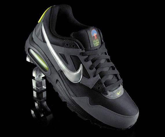 nike-air-max-skyline-black-silver-volt-4