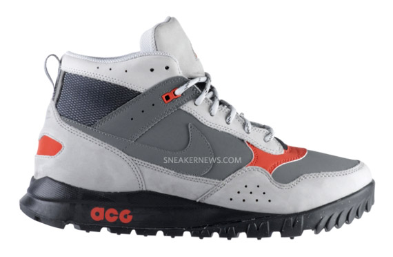 Nike ACG Air Wild Peg Mid – Cool Grey – Hot Red