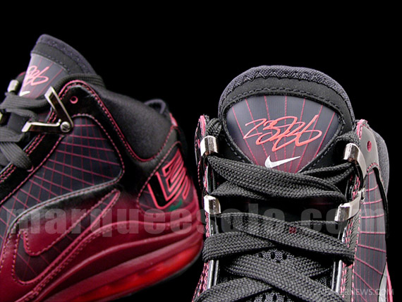 Nike Air Max LeBron VII (7) – Christmas 2009