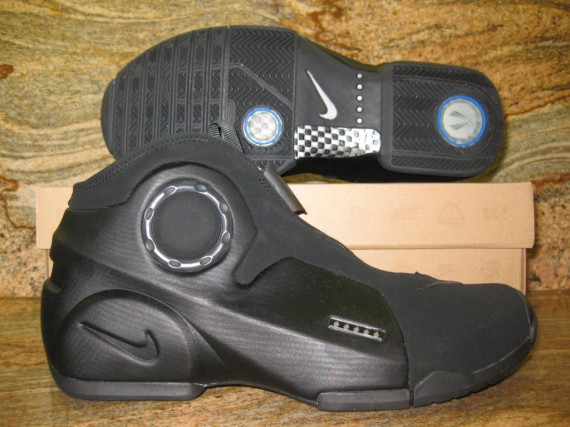 Nike-Air-Flightposite-II-LE-Black-Spring-2010-Sample-1-570x427