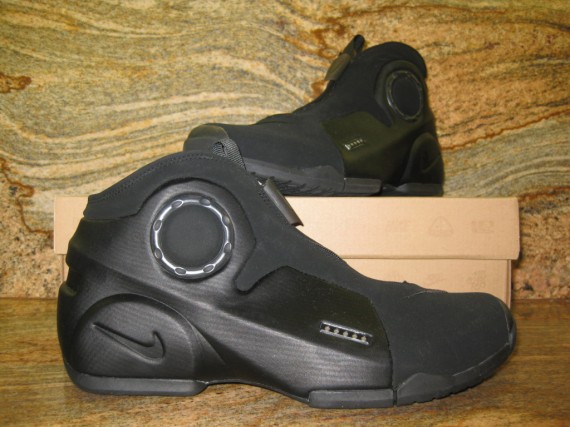 Nike-Air-Flightposite-II-LE-Black-Spring-2010-Sample-2-570x427