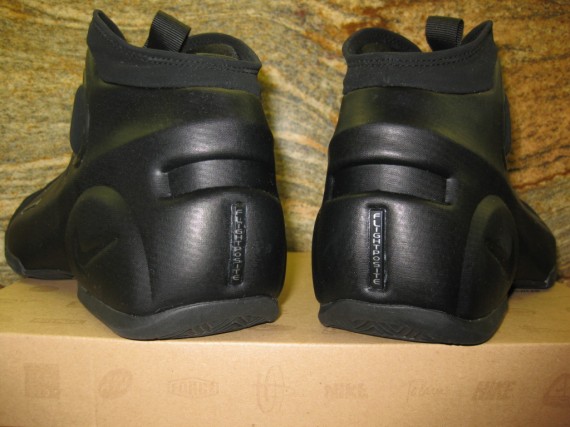 Nike-Air-Flightposite-II-LE-Black-Spring-2010-Sample-3-570x427