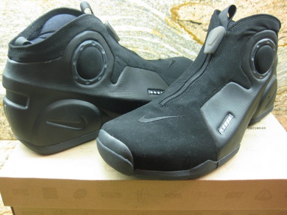 Nike-Air-Flightposite-II-LE-Black-Spring-2010-Sample-4-570x427