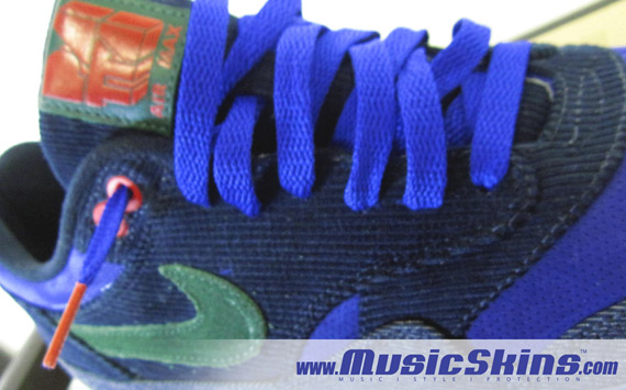 VINCE-NIKE-SHOE-NOV-2009-B