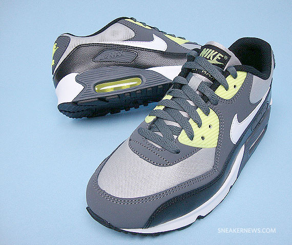 Nike Air Max 90 GS – Grey – Neon – Available