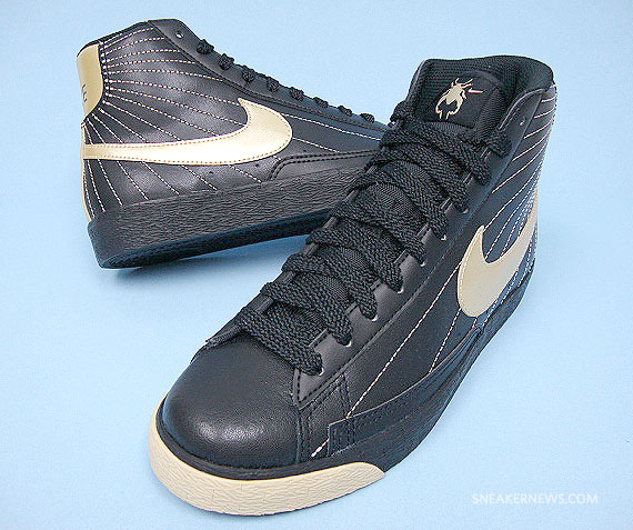 nike-wmns-blazer-black-gold-01