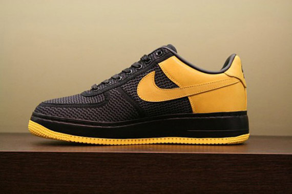 undefeated-livestrong-af1-3