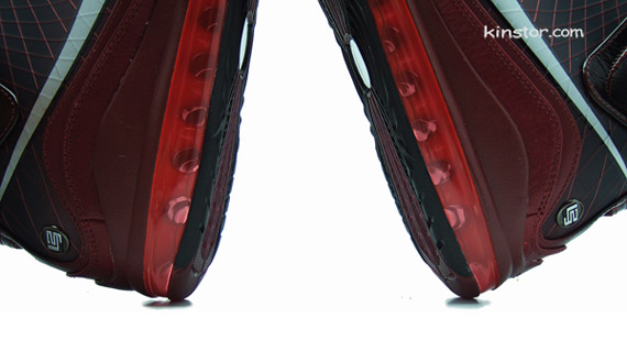 Nike Air Max LeBron VII – Christmas – Detailed Images