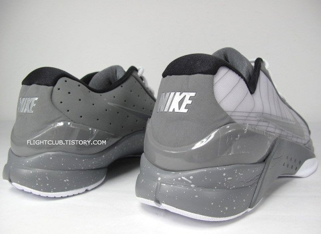 Nike_Hyperdunk_Low_Grey_Nubuck_Colorway_First_View_02