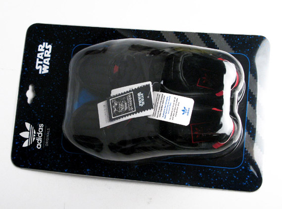 Star Wars x adidas ZX8000 – Darth Vaider – Detailed Images