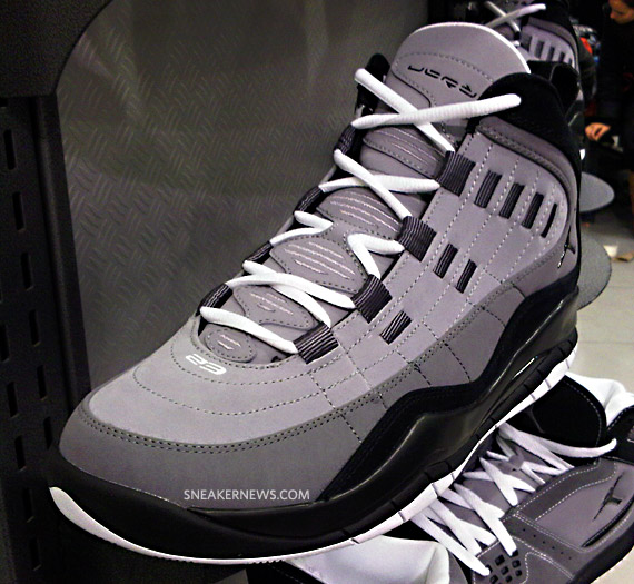 air-jordan-hollowed-ground-stealth-01