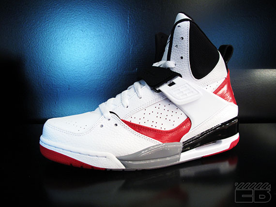 jordan-flight-45-hi-white-red-black-02