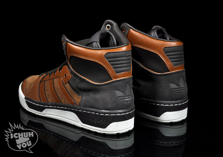 Adidas-Conductor-Braun-03