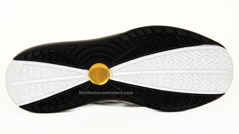 Air_Max_LeBron_VII_whiteblackgold__6_