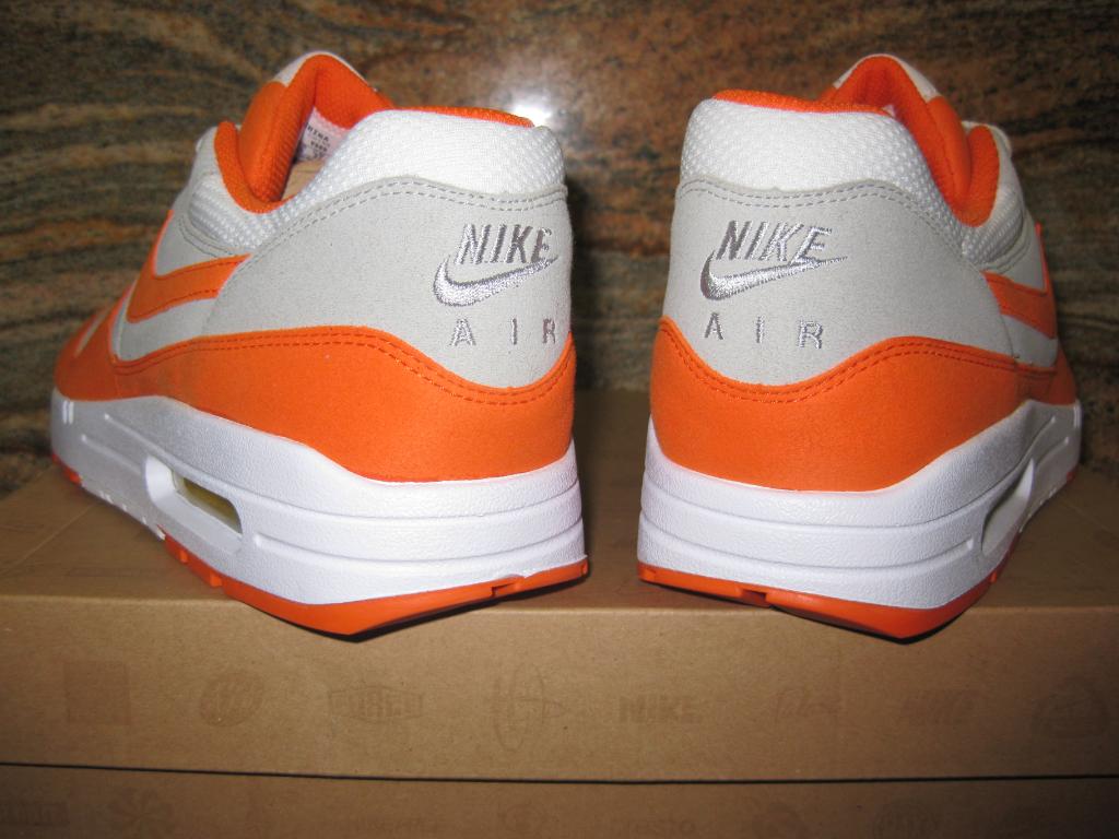 SoleFly2010174