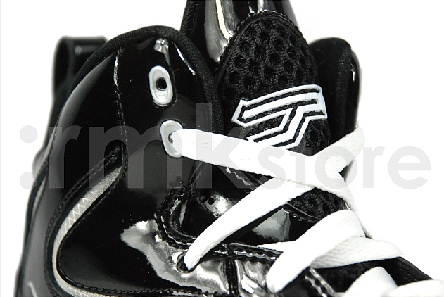 ZOOMFLIPNSUPREMETONYPARKER398259-1