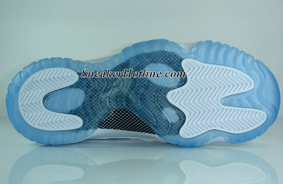 air-jordan-XI-gs-white-blue-ice-4