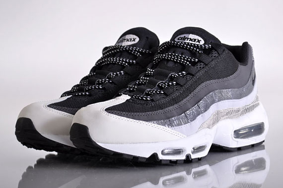 air-max-95-metallic-snakeskin-11