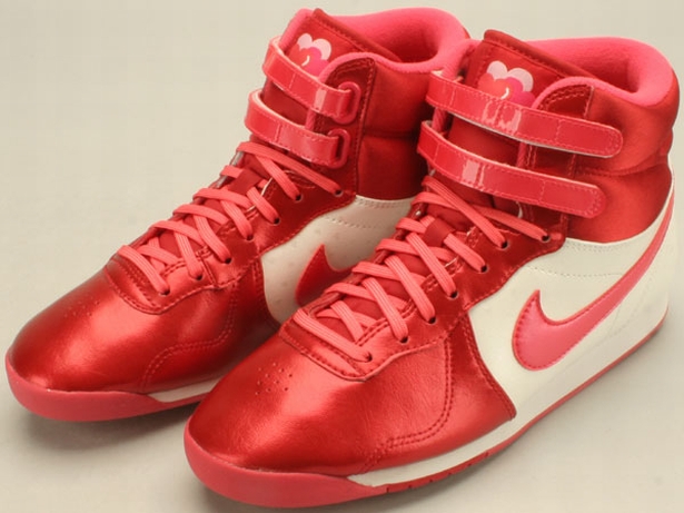wmns-nike-aerofit-high-valentines-day-2010