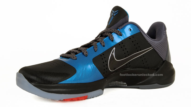 Zoom Kobe V Dark Knight Neptune Blue 3