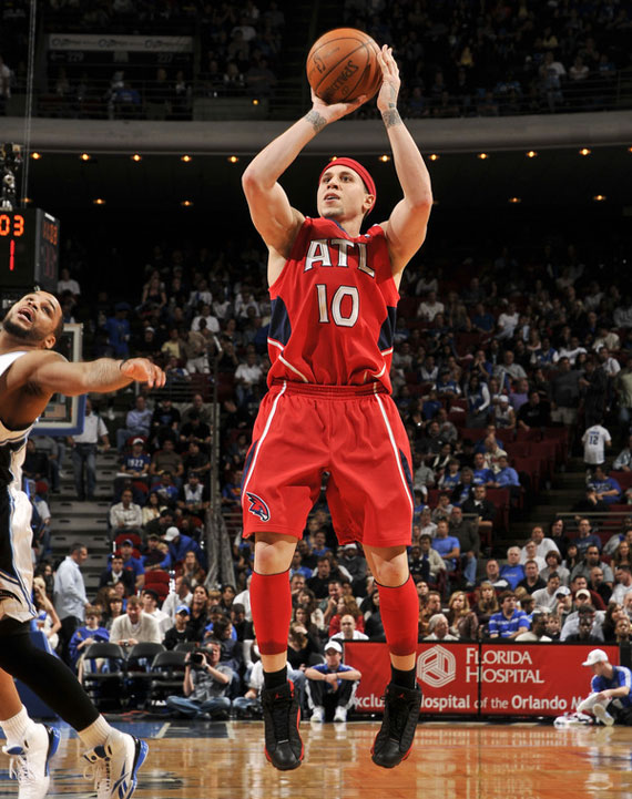 NBA Feet: Mike Bibby - Air Jordan XIII - Black - Varsity Red